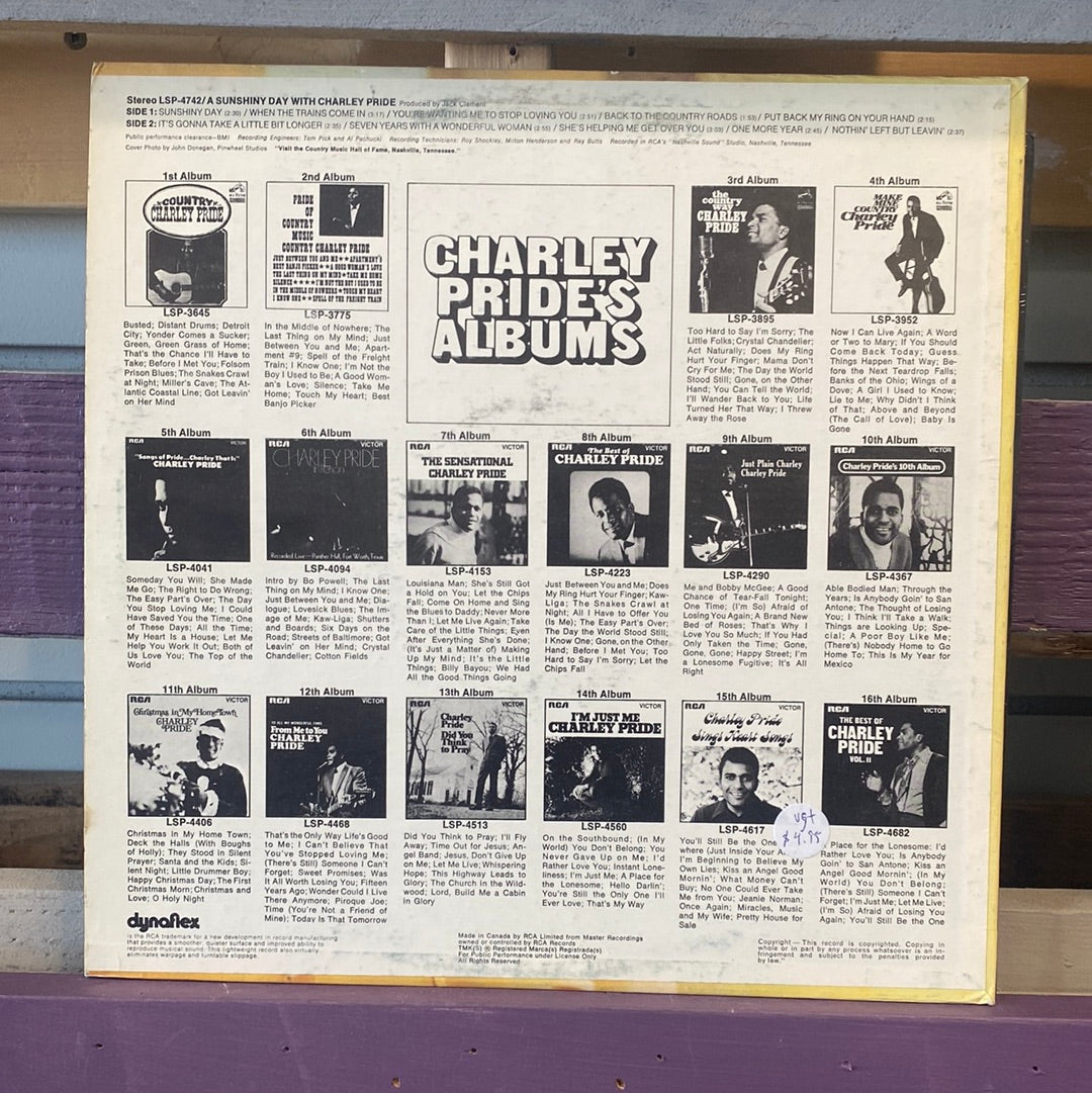 - Charley Pride - A Sunshiny day with charley Pride - Vinyl Record -
